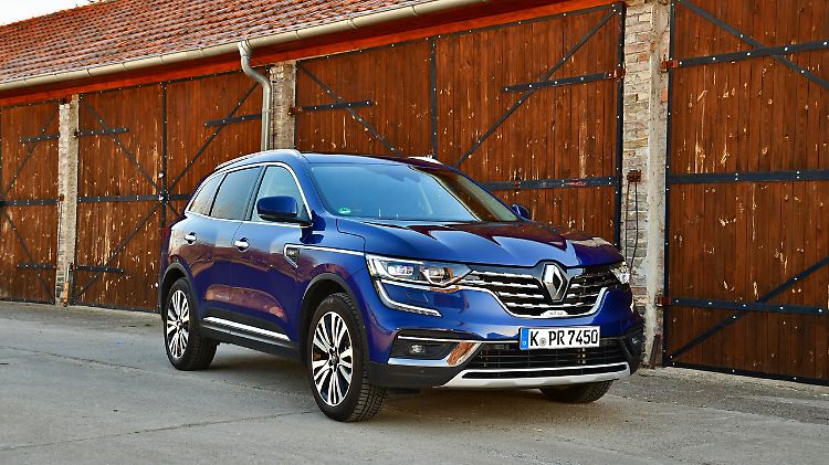 Der Renault Koleos wirkt auf offener Straße noch größer, als er mit seinen 4,67 Metern tatsächlich ist.