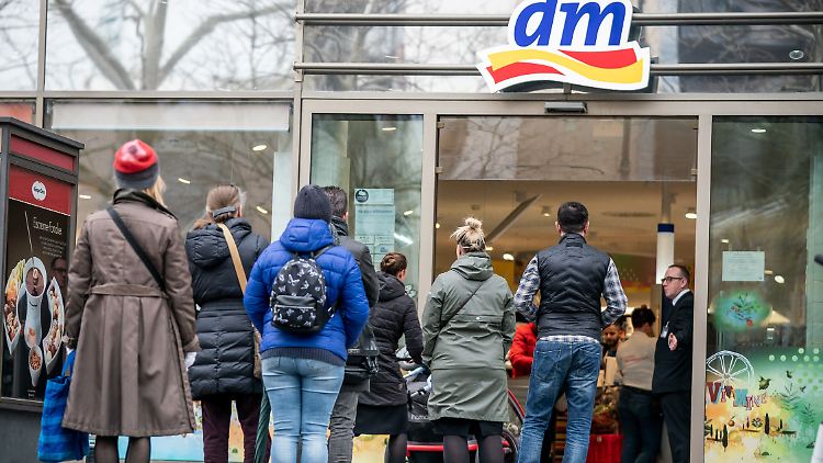 Viele Läden im Einzelhandel beschäftigen derzeit Sicherheitspersonal. Weil der Securitybranche aber andere Geschäftsfelder wegbrechen, droht ein große Krise.