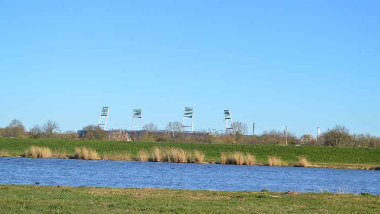 Idyllisch liegt es da, das Bremer Weserstadion. Aber Idylle bringt kein Geld.