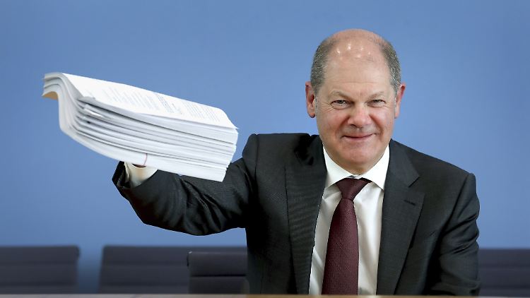 Finanzminister Olaf Scholz und sein "Koste es, was es wolle"-Gesetzespaket. Normalerweise klingeln bei den Haushaltsprüfern bei solchen Projekten alle Alarmglocken.
