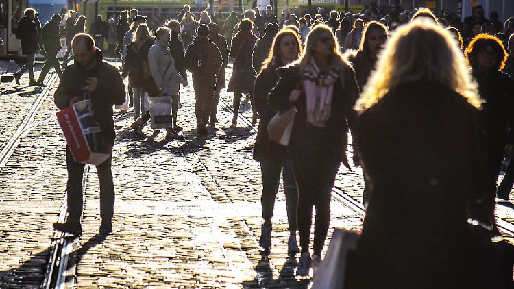 Die Zahl der in Deutschland bestätigten Infektionen nähert sich der Marke von 50.000.