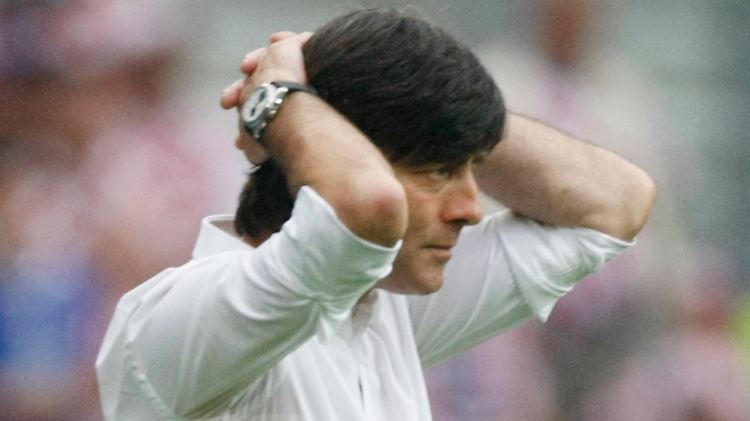 Ist er nicht zum Haareraufen? Joachim Löw.