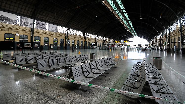 Der Bahnhof im spanischen Valencia ist verwaist.