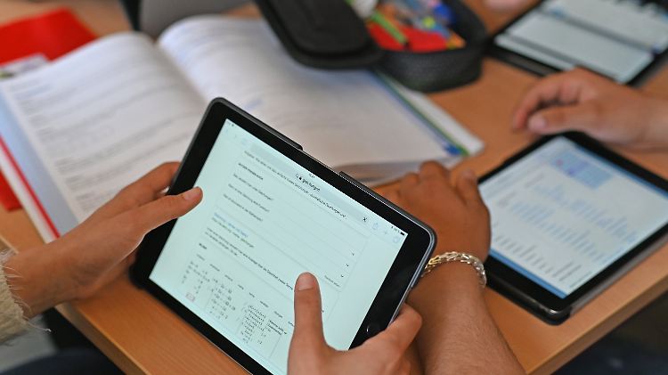 Die Versäumnisse bei der Digitalisierung machen sich jetzt massiv bemerkbar.
