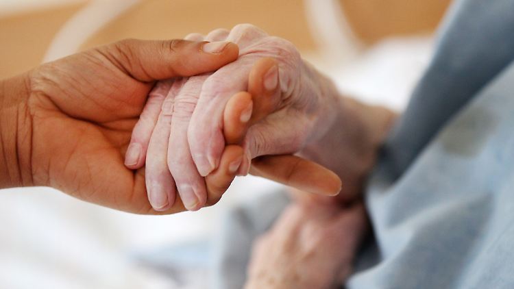 Laut dem VHBP arbeiten täglich 300.000 Pflegekräfte aus Osteuropa in Deutschland.