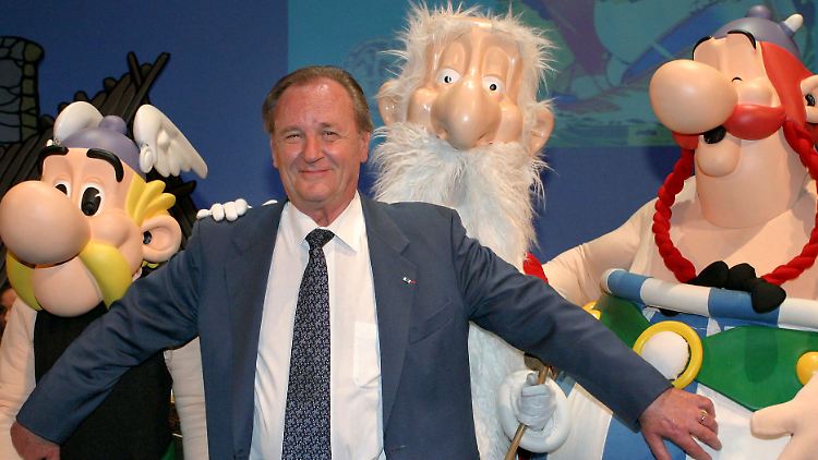 Unbeugsam: Uderzo mit einigen seiner berühmten Schöpfungen, Asterix, Obelix und Miraculix.