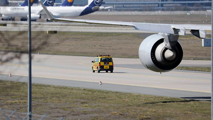 Die Luftfahrt- und die Reisebranche traf die Corona-Krise als Erste und das massiv - doch längst droht der gesamten Wirtschaft eine Pleitewelle.