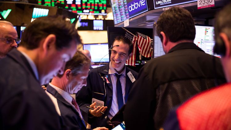 Lachende Gesichter an der New Yorker Wall Street.