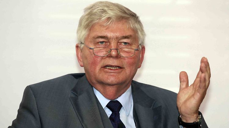 Der mecklenburg-vorpommerische Ex-Ministerpräsident Gomolka ist gestorben.