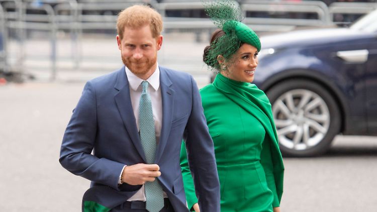 Gelb würde den beiden doch ganz bestimmt auch gut stehen: Prinz Harry und Herzogin Meghan. 