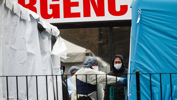 Im Elmhurst Hospital Center in New York werden Menschen auf das Virus getestet.