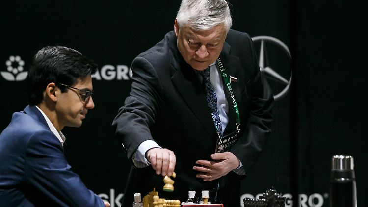Beim Schach können 1,5 Meter Abstand nicht gewahrt werden.