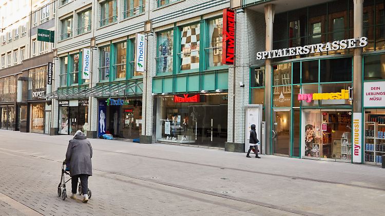 Gähnende Leere in einer Hamburger Einkaufstraße.