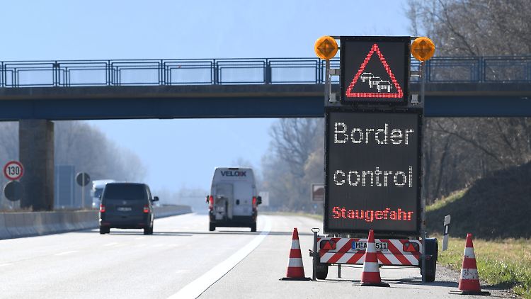 Ankündigung einer Kontrolle an der deutsch-österreichischen Grenze.