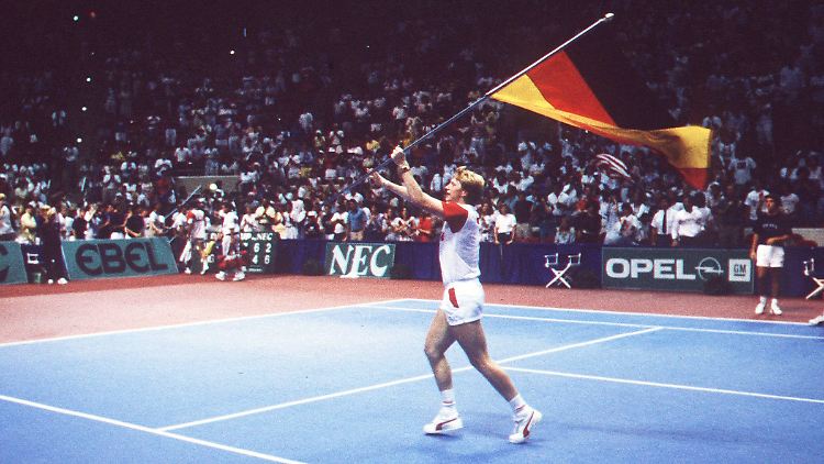 Boris Becker darf sich nach zehn langen Sätzen am Ende eines historischen Wochenendes feiern lassen.