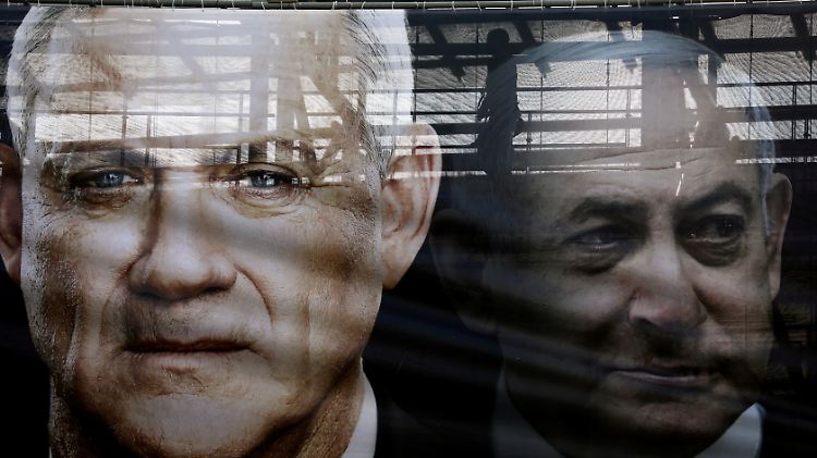 Aus Widersachern werden in der Coronakrise doch noch Partner: Gantz und Netanjahu auf Wahlplakaten.