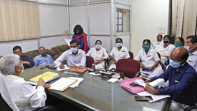 Während sich das indische Gesundheitssystem auf die steigenden Corona-Patienten vorbereitet, müssen einige auf Wohnungssuche gehen.