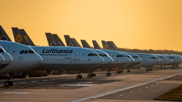 Viele Maschinen der Lufthansa müssen derzeit am Boden bleiben.