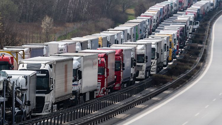 An der polnischen Grenze stauten sich die Lkw zweitweise mehr als 40 Kilometer.