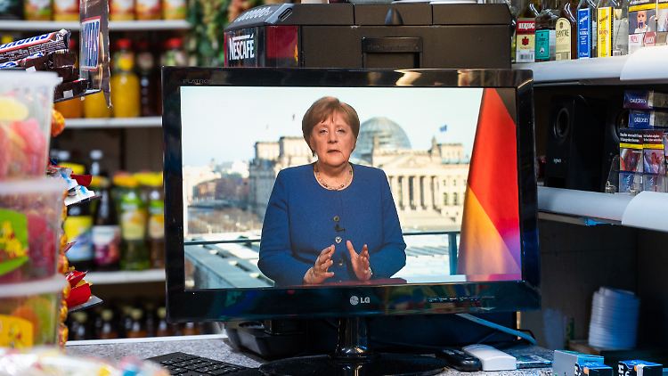 Die schrittweise umgesetzten Corona-Schutzmaßnahmen von Kanzlerin Angela Merkel finden offenbar viel Zuspruch unter den Deutschen. Ihrer Union bescheren sie sehr gute Umfragewerte.
