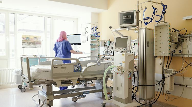 Deutsche Krankenhäuser rüsten massiv auf, um auf die steigende Zahl von Corona-Patienten vorbereitet zu sein. 