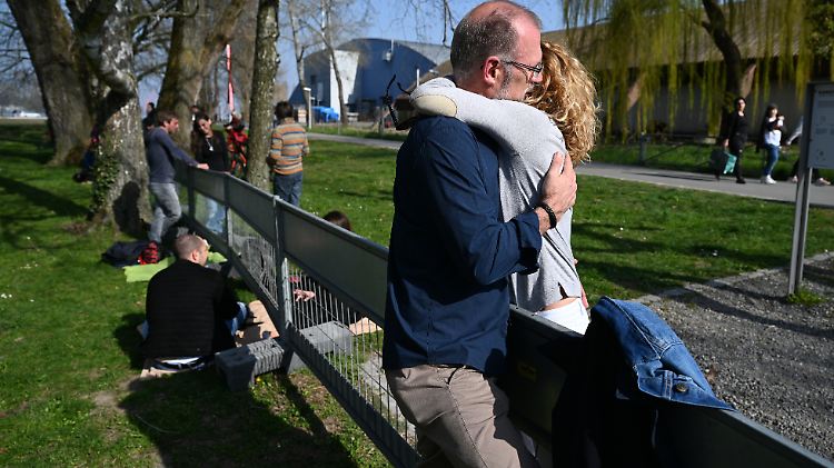 Paaren ohne Trauschein ist es nicht möglich, auf die andere Seite der Grenze zu kommen.