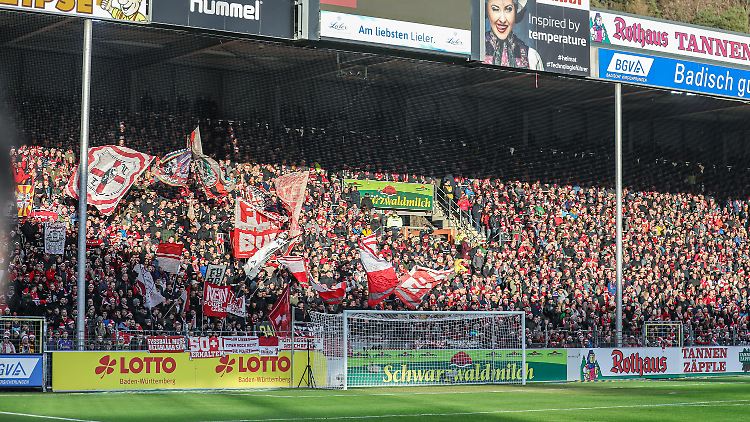 Fan-Gruppierungen aus ganz Deutschland diskutieren noch über ihre Meinungen zu den möglichen Szenarien in der Bundesliga.