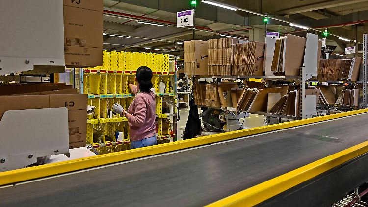 Dass selbst Amazon bald an seine Grenzen stoßen wird, sieht Handelsexperte Heinemann nicht kommen.