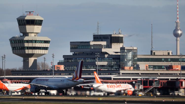Auch der Flughafen im Nordwesten Berlins beibt geöffnet - obwohl die Passagierzahlen Tegels eingebrochen sind.