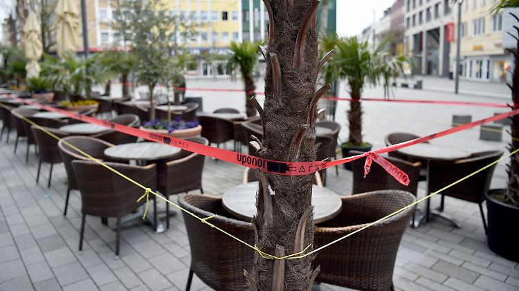 Der Dienstleistungssektor dürfte durch die behördlichen Corona-Maßnahmen besonders leiden - und mit ihm Millionen Beschäftigte.