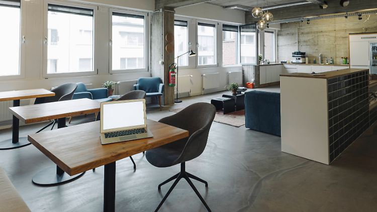 Leere Büros - auch Startups verlegen ihre Arbeit ins Homeoffice.