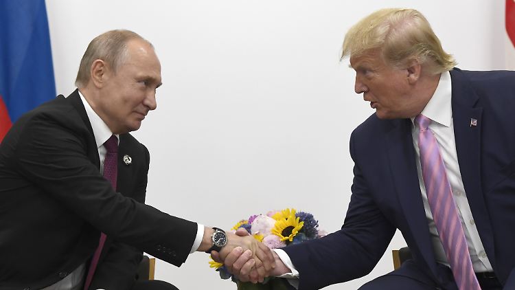 Die Lage ist in den USA inzwischen offenbar schon so schlimm, dass US-Präsident Trump sogar bereit ist, vom alten Erzrivalen Russland Hilfe anzunehmen.