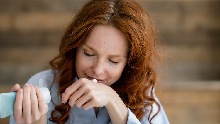 Wer nicht gut riechen kann, sollte derzeit an eine Coronavirus-Infektion denken.