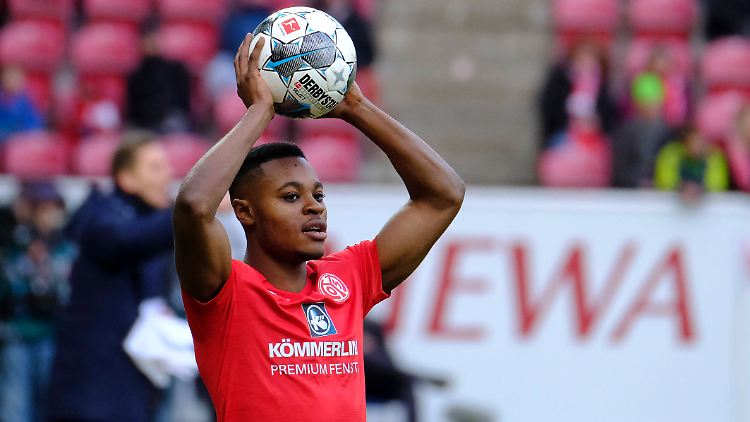 Der Mainzer Ridle Baku ist der einzige U21-Spieler, der auch in der Liga Stammspieler ist.