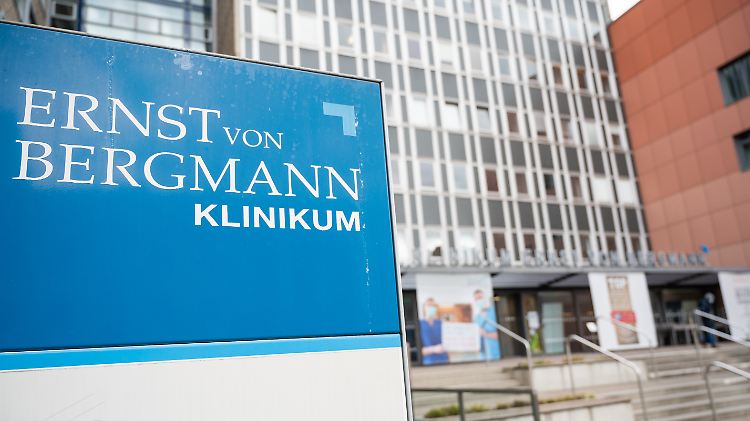 Das Ernst-von-Bergmann-Klinikum in Potsdam hat auf seinem Gelände ein separates und isoliertes Covid-Krankenhaus eingerichtet.
