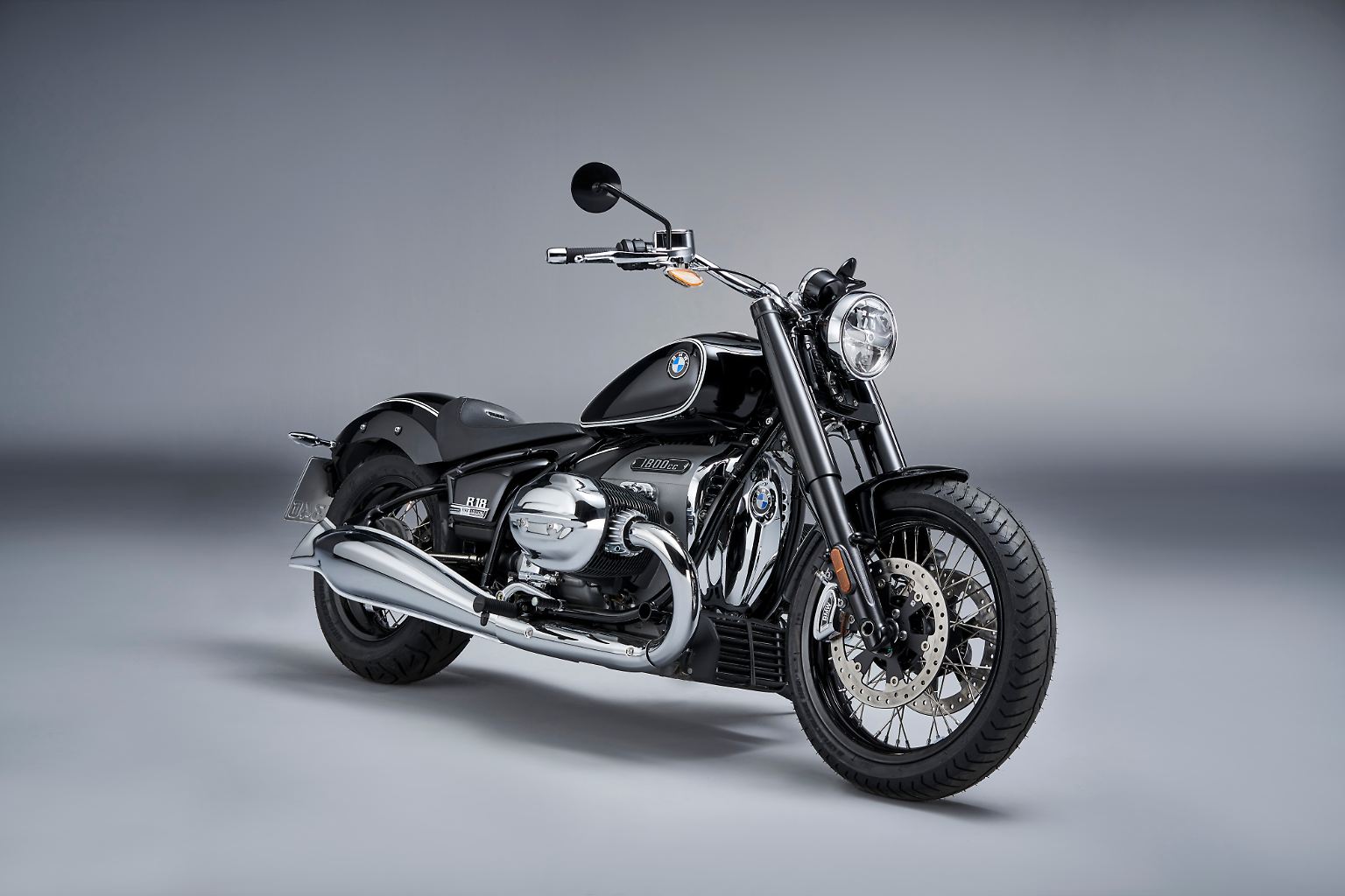 Das ist sie nun, die BMW R 18, der Harley-Jäger aus München.
