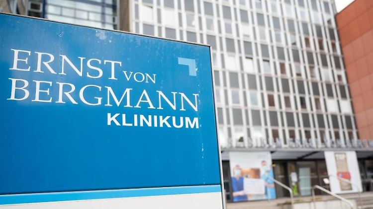 Im Ernst-von-Bergmann-Klinikum in Potsdam ist das Coronavirus außer Kontrolle geraten.