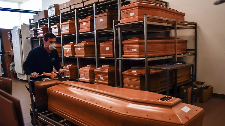 Bald dürften 50.000 Menschen an den Folgen der Corona-Pandemie gestorben sein.
