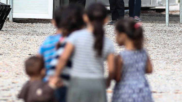 Eine Frau aus dem Flüchtlingslager war diese Woche nach der Geburt ihres Kindes in einem Athener Krankenhaus positiv auf das Coronavirus getestet worden. Inzwischen sind 21 Fälle registriert.