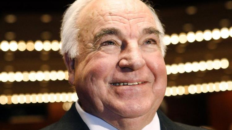 Alt-Bundeskanzler Helmut Kohl nimmt an einer Preisverleihung teil. Foto: Frank Rumpenhorst/dpa/Archivbild