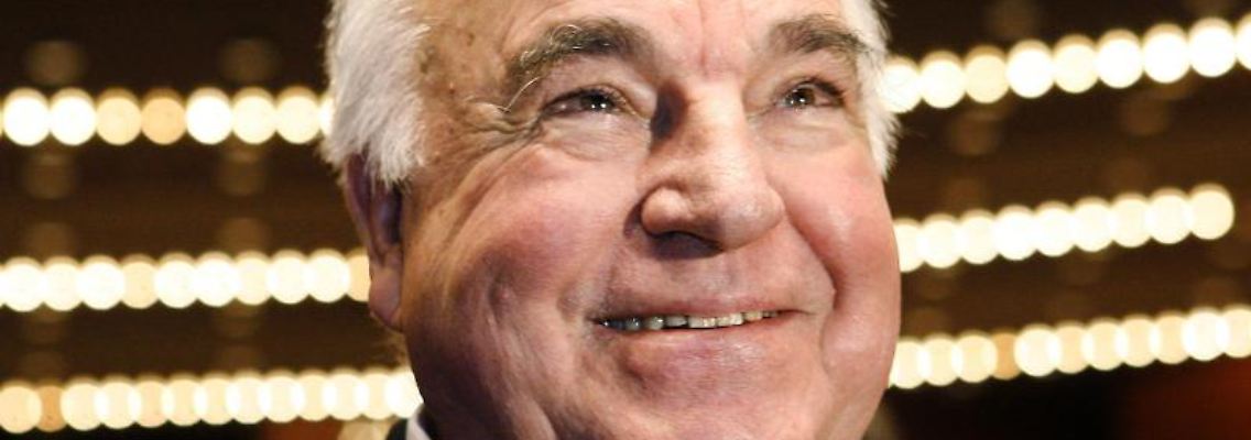 Alt-Bundeskanzler Helmut Kohl nimmt an einer Preisverleihung teil. Foto: Frank Rumpenhorst/dpa/Archivbild