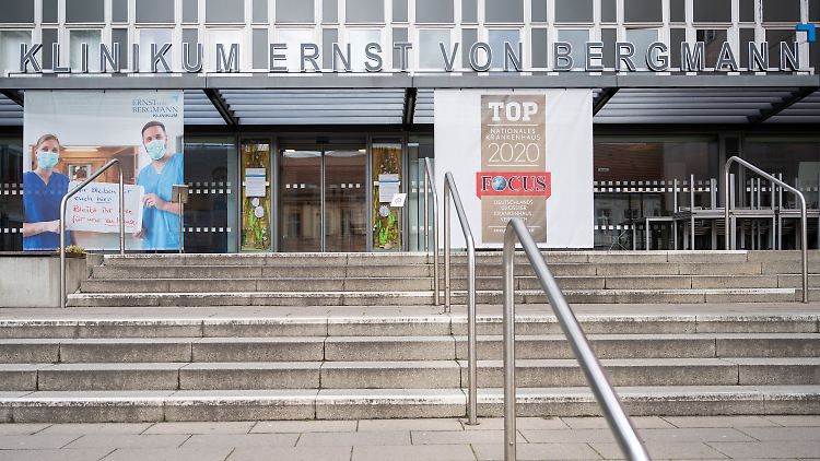 Das Klinikum Ernst von Bergmann in Potsdam hat auf seinem Gelände ein separates und isoliertes Covid-Krankenhaus eingerichtet.