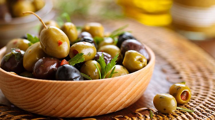 Die Tapas-Bars bleiben noch bis mindestens Mitte April zu, die klassischen Snacks eignen sich aber auch für zu Hause.