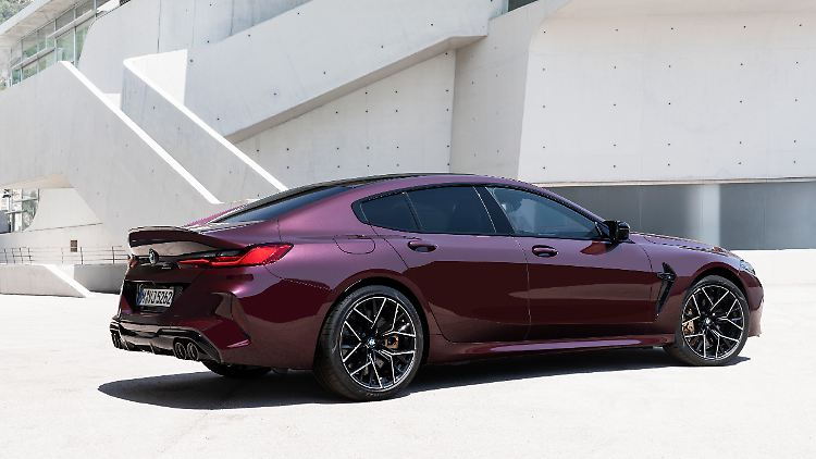 Mit dem Realverbrauch von mehr als 15 Litern auf 100 Kilometer muss man im BMW M8 leben.