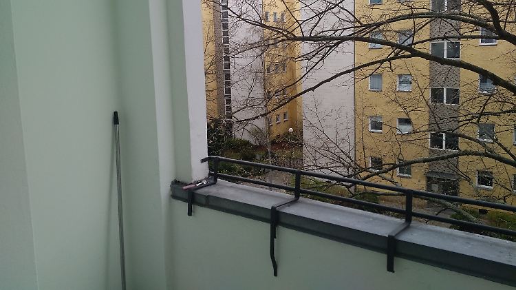 Mit einem Balkon lässt sich gut Sozialneid erzeugen, und klatschen kann man darauf auch.