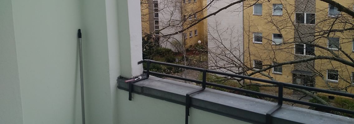 Mit einem Balkon lässt sich gut Sozialneid erzeugen und klatschen kann man darauf auch.