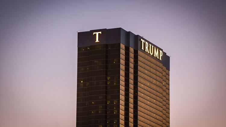 Die Trump-Familie besitzt unter anderem das "Trump International Hotel" in Las Vegas.