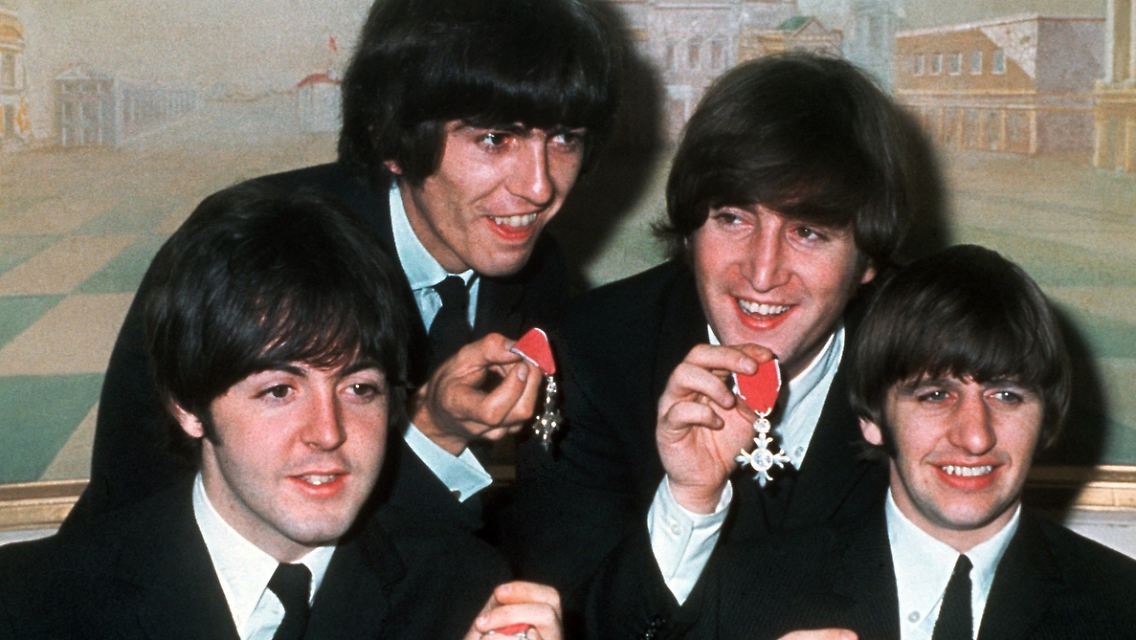Die berühmteste Band der Welt verschwand nicht mit einem Knall - sondern mit einer banalen Pressemitteilung zu Paul McCartneys (l.) erstem Soloalbum. Darin erklärte er, dass seine Songschreiber-Partnerschaft mit John Lennon (2.v.r.) beendet ...