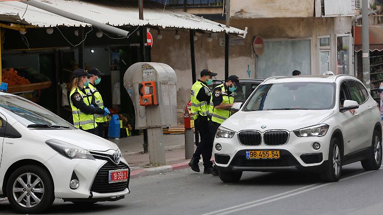 Tausende Polizisten patrouillieren die Straßen in Bnei Brak.