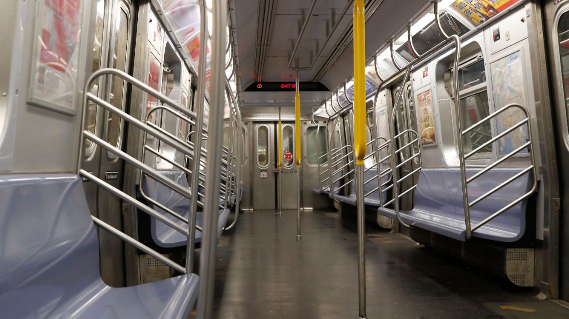 Nicht los in der New Yorker Subway, alle sitzen zu Hause.